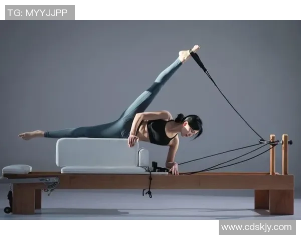 足球明星身材照大赏:展现运动员完美身形与健美体态的时刻