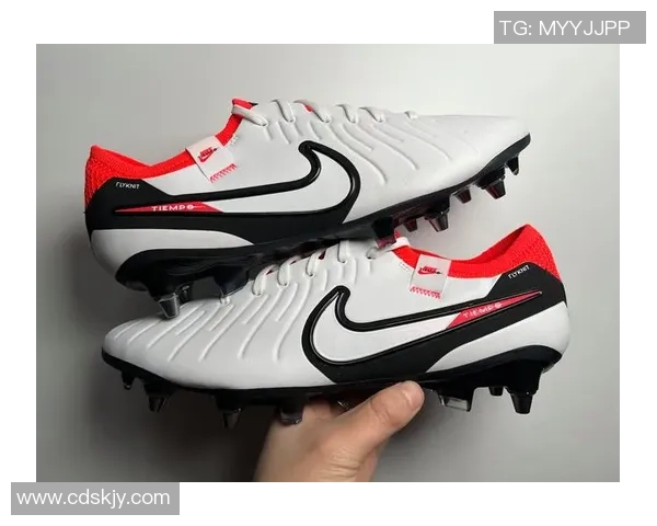 足球球星穿的战靴和我们日常购买的足球鞋到底有哪些不同